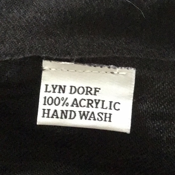 Lyn Dorf Football Scarf. - Picture 3 of 3